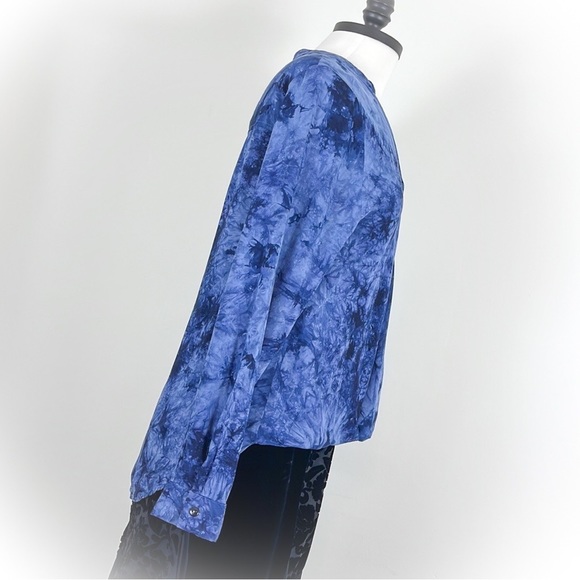 💕Beautiful Blue Tie Die High Low Faux Wrap Blouse💕 - Picture 8 of 16